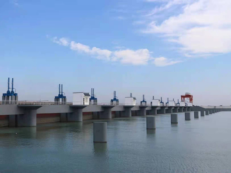 香水河擋潮閘：單孔跨度26米，省內跨度最大水閘